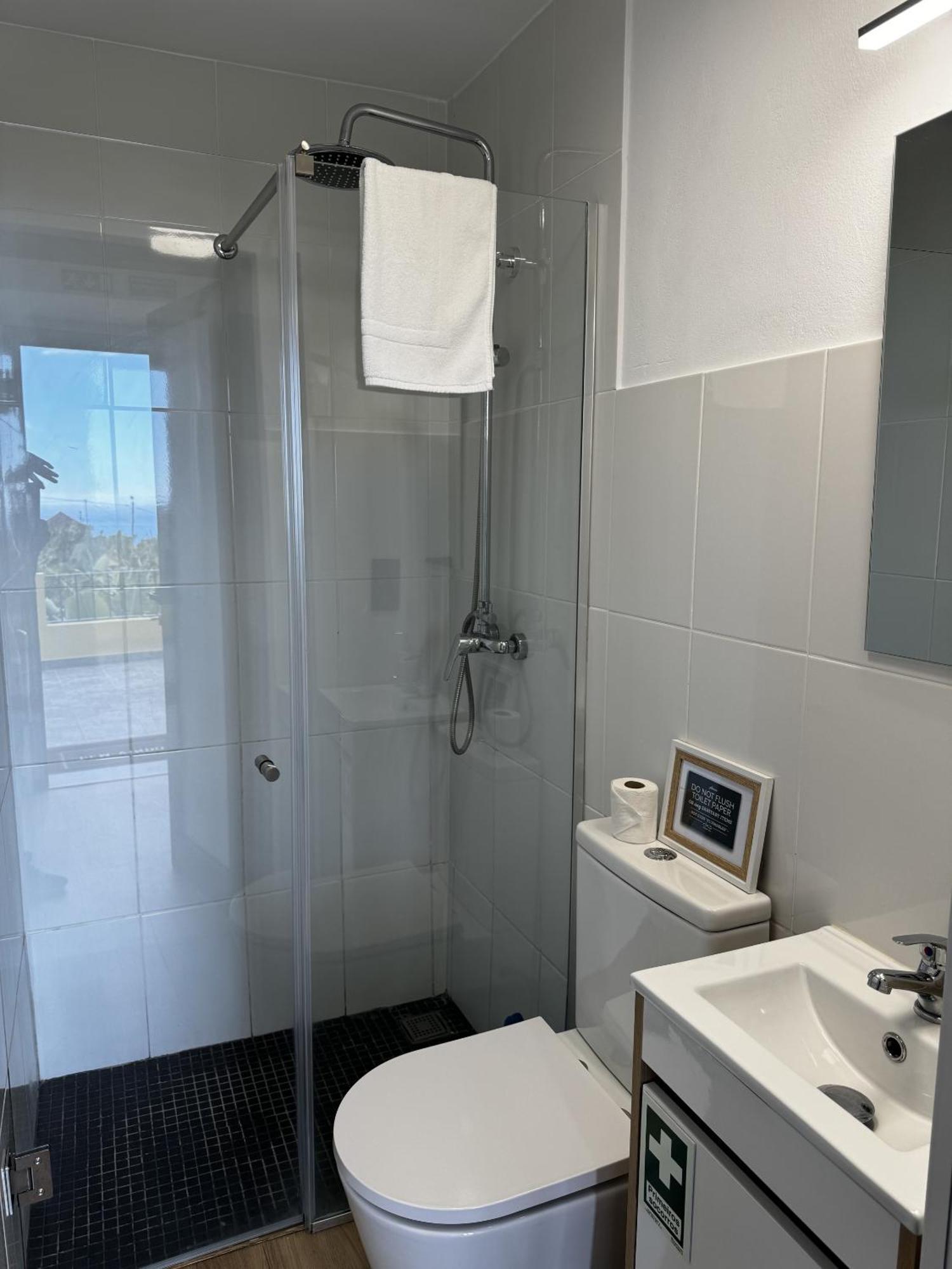 Sky & Ocean Villa Calheta  Room photo